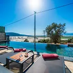 Villa-kas Villa *