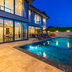 Villa-kas Villa