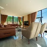 Villa-kas Villa *